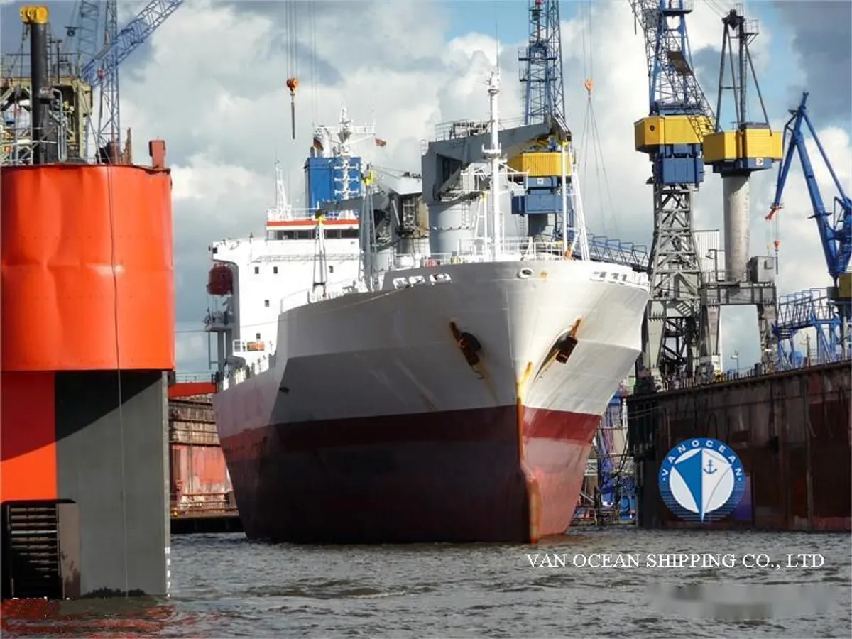 Navio frigorífico à venda