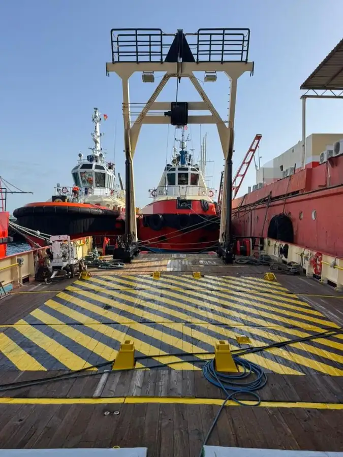 Navio porta-contêineres à venda