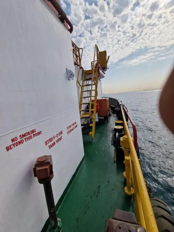 Navio de abastecimento à venda