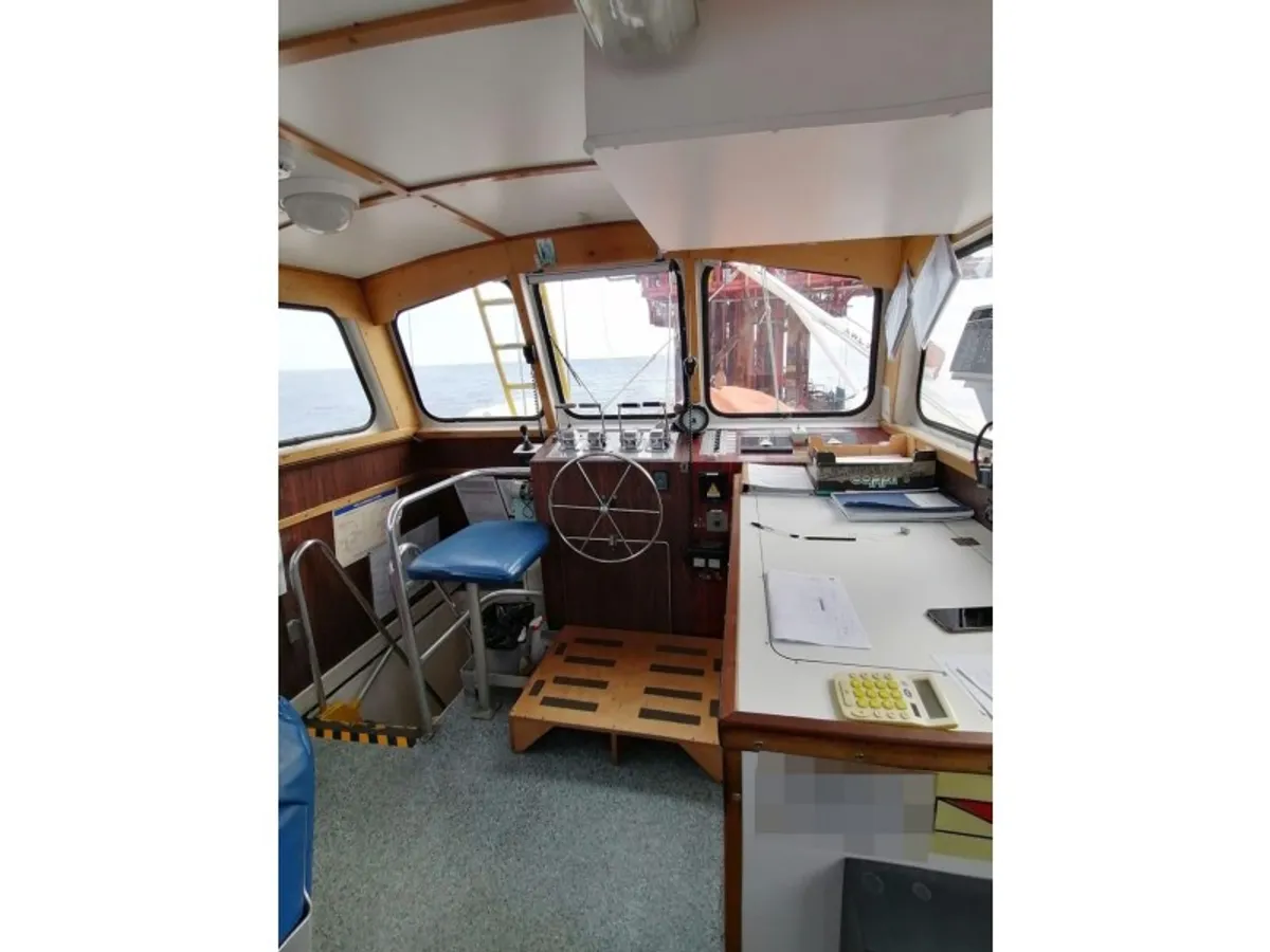 Barco de tripulação à venda