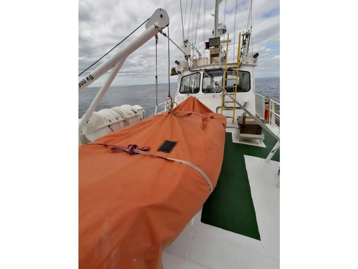 Barco de tripulação à venda