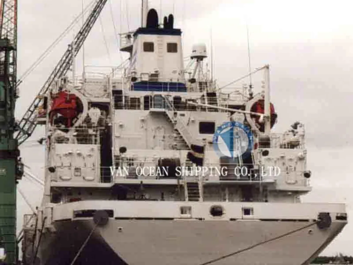 Navio frigorífico à venda