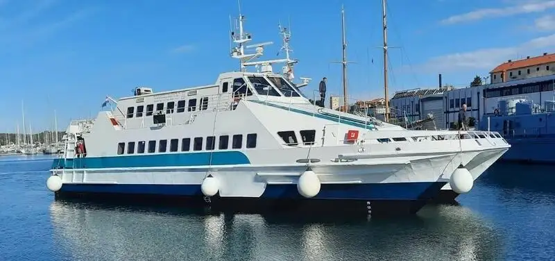 Catamarã à venda