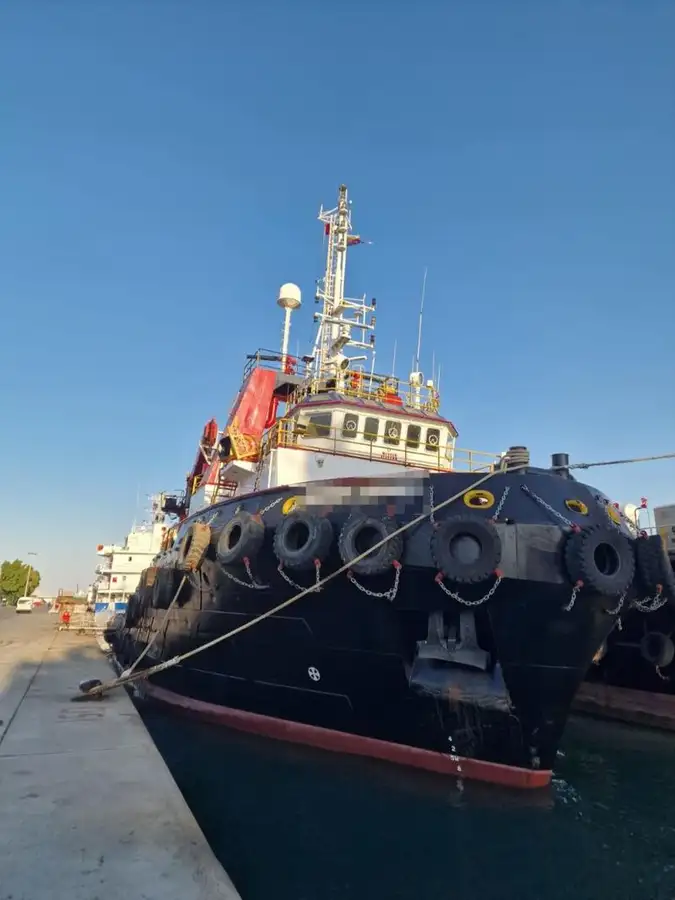 Navio de abastecimento à venda