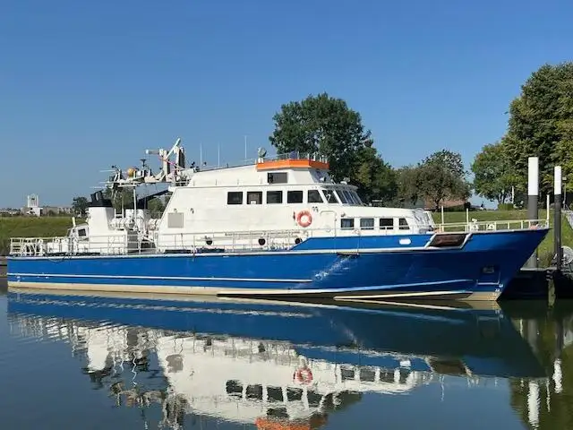 Navio de pesquisa à venda