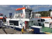 Barco de tripulação à venda