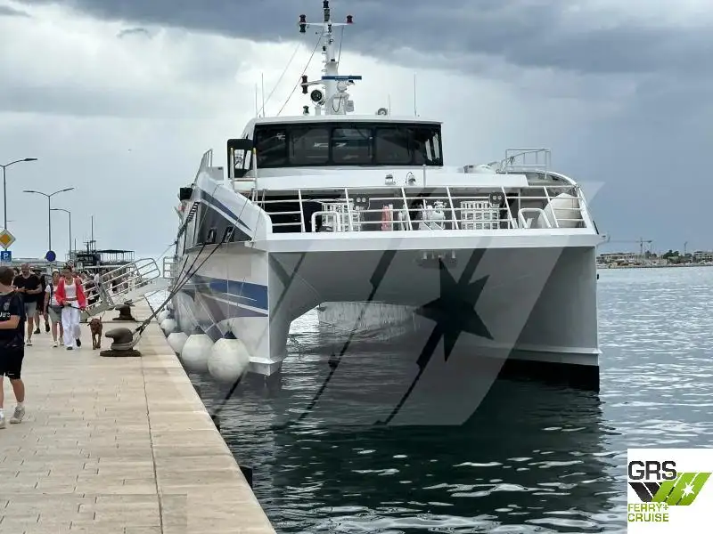 Navio de passageiros à venda
