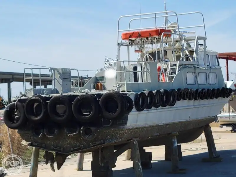 Barco de tripulação à venda