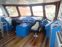 Barco de tripulação à venda