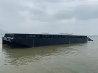Barcaça à venda