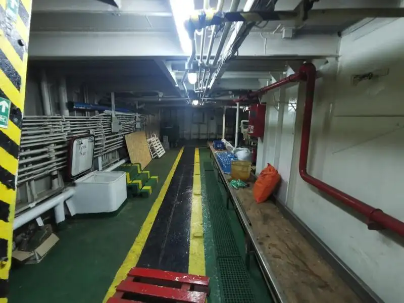 Navio de abastecimento à venda