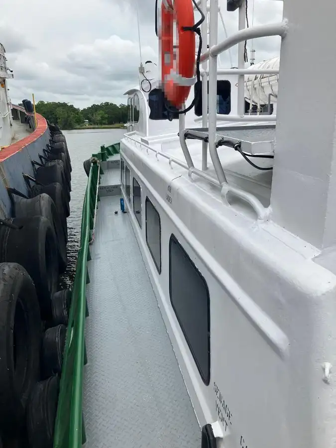 Barco de tripulação à venda