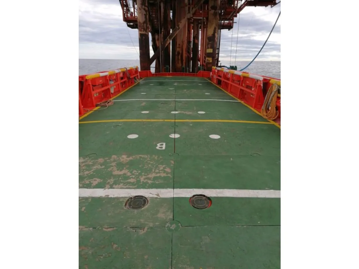 Barco de tripulação à venda