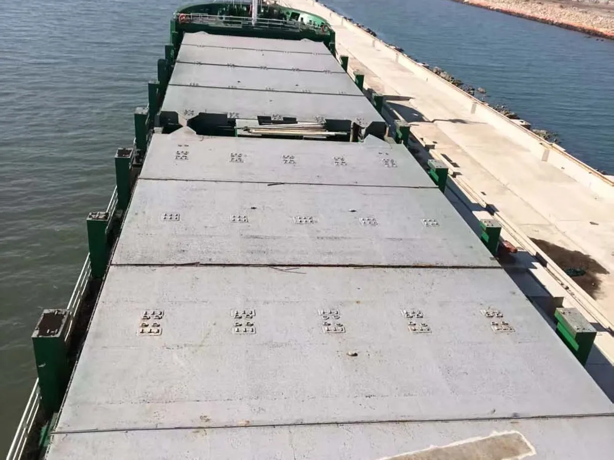 Navio porta-contêineres à venda