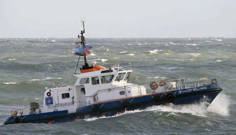Barco de tripulação à venda