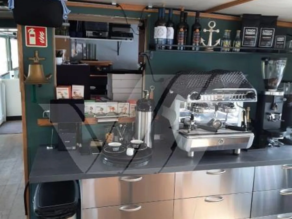 Barco de turismo à venda