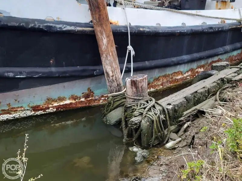 Navio de abastecimento à venda