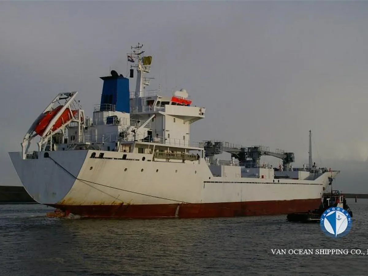 Navio frigorífico à venda