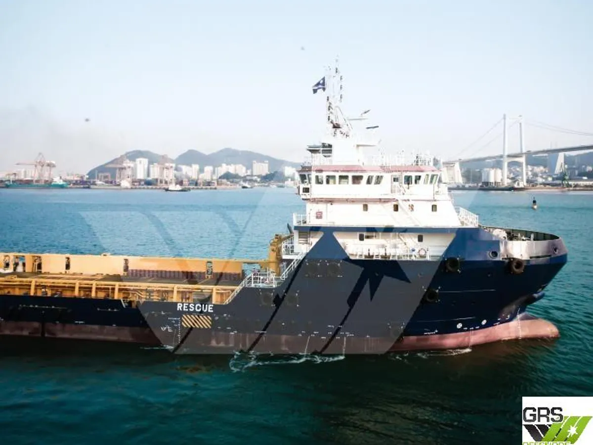 Navio de abastecimento à venda