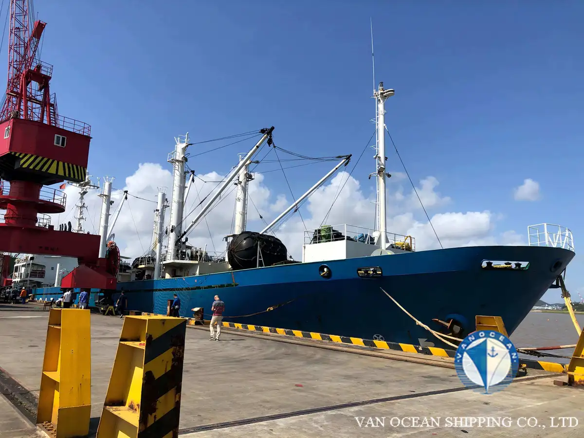Navio frigorífico à venda
