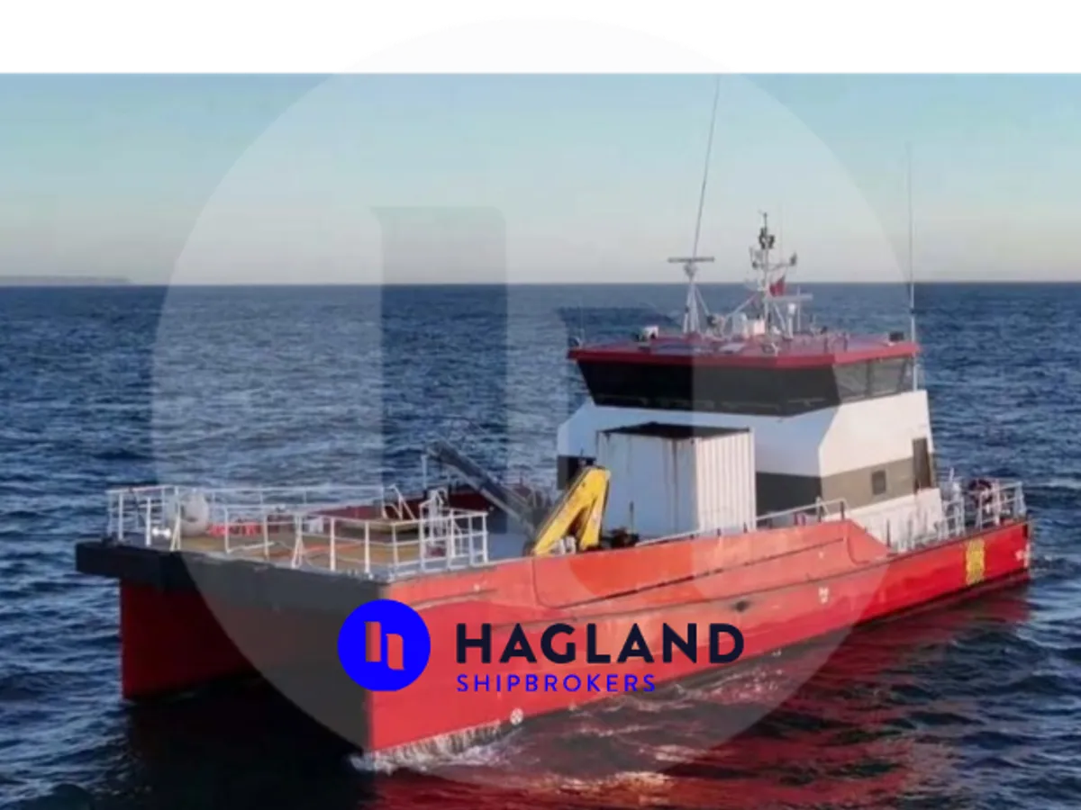 Barco de tripulação à venda