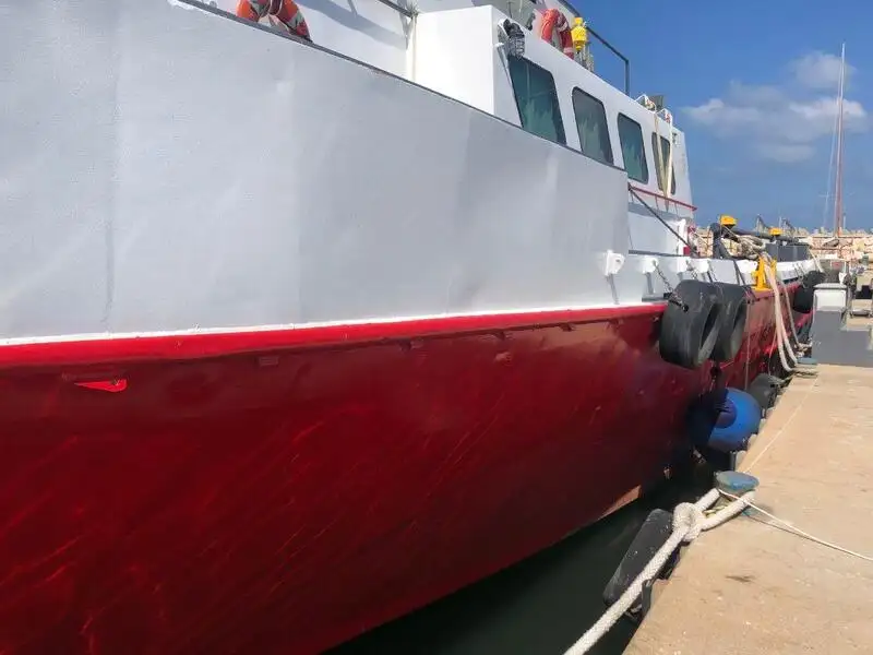 Navio porta-contêineres à venda