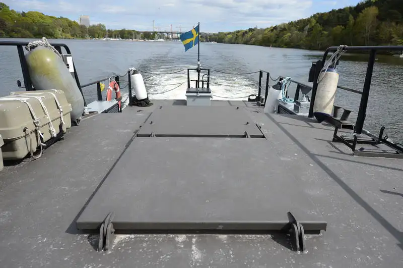 Navios navais/militares à venda