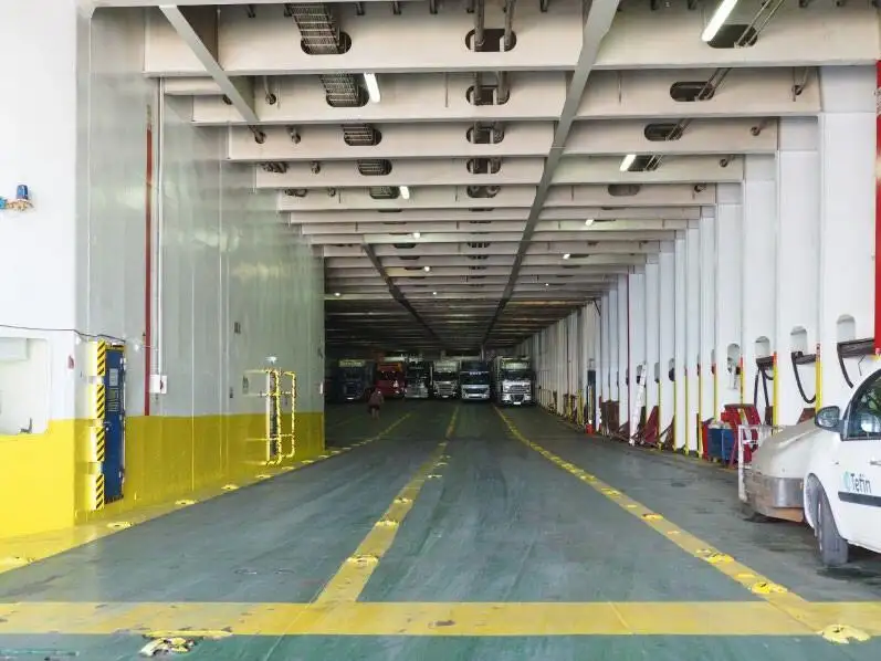 Navio frigorífico à venda