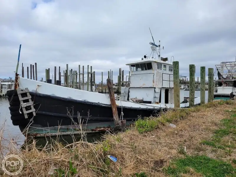 Navio de abastecimento à venda