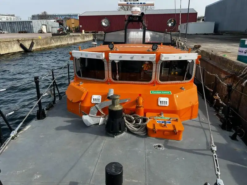 Barco de tripulação à venda