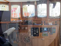 Navio transportador de peixes vivos à venda