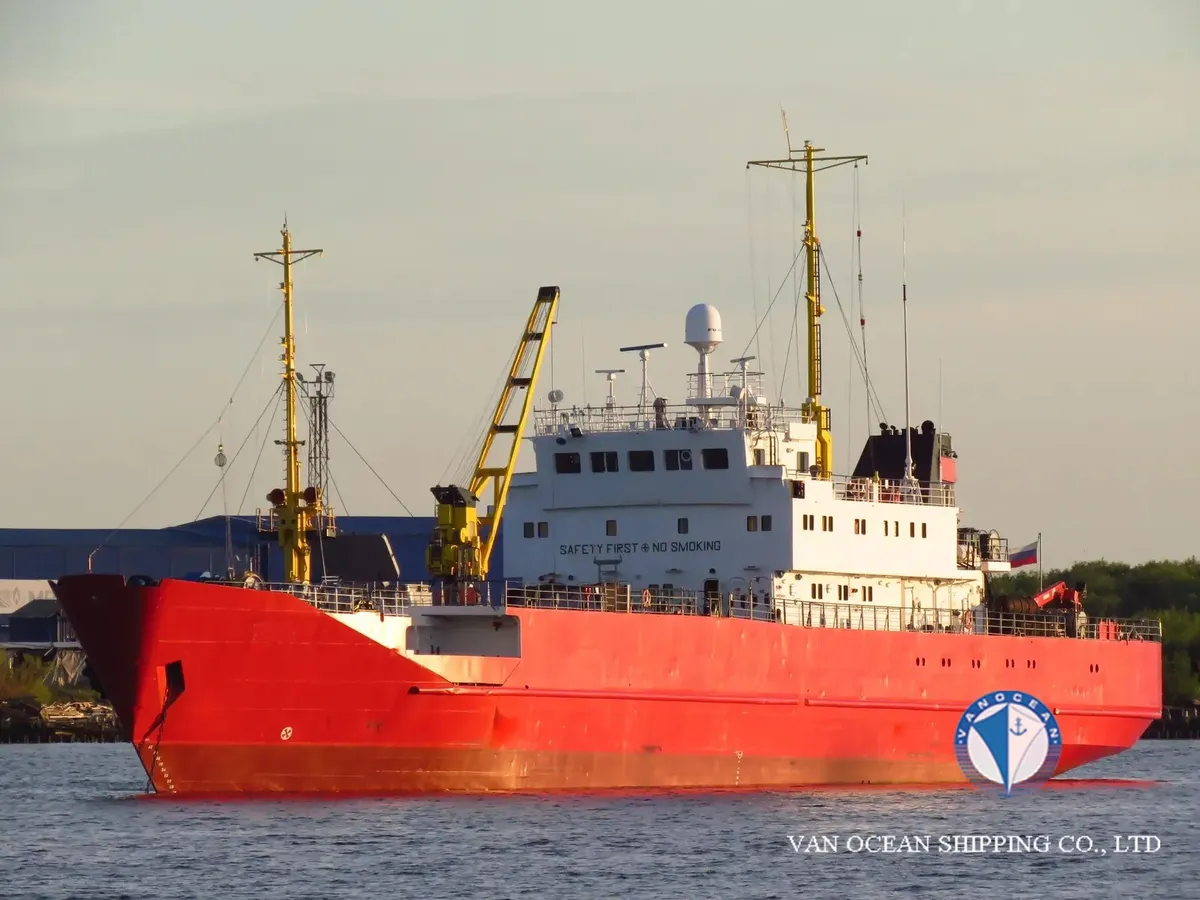 Navio frigorífico à venda