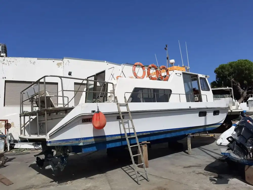 Barco de tripulação à venda