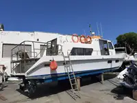 Barco de tripulação à venda