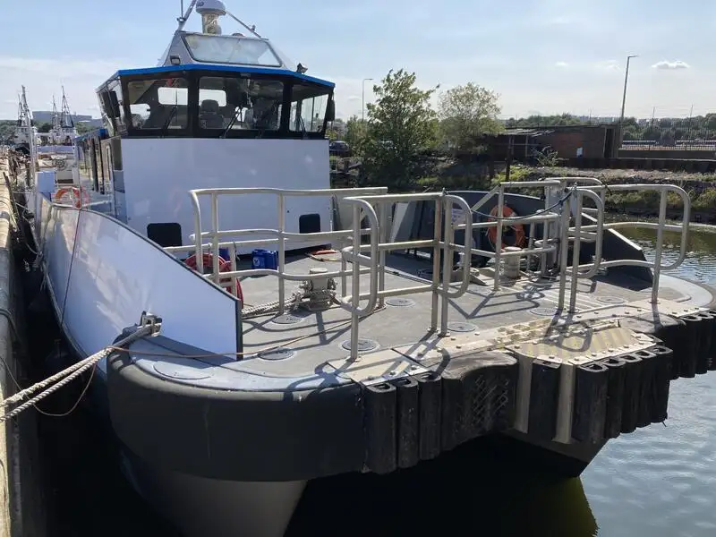 Navio porta-contêineres à venda