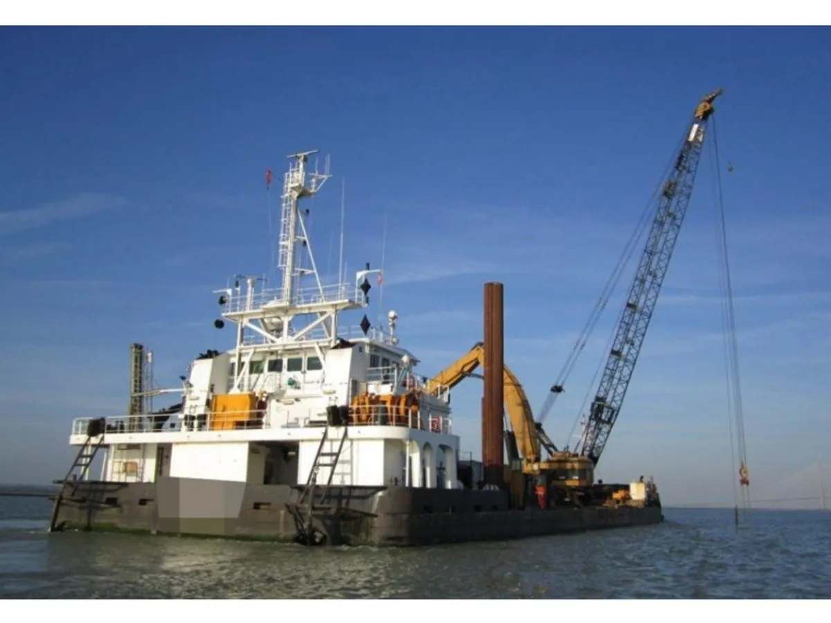 Navio de abastecimento à venda
