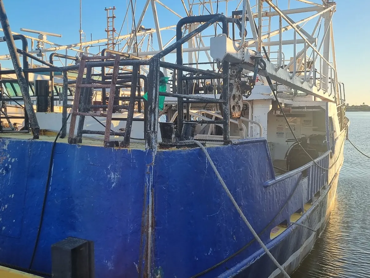 Navio de pesca de arrasto à venda