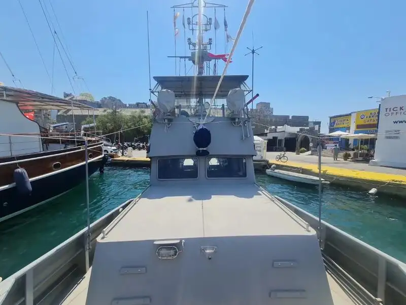 Navio de combate a incêndios à venda