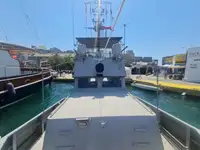 Navio de combate a incêndios à venda