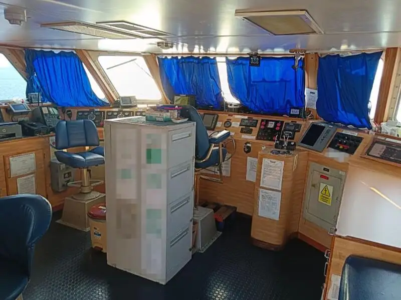 Barco de tripulação à venda