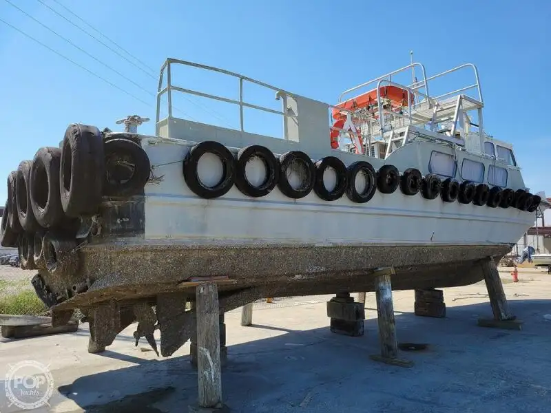Barco de tripulação à venda