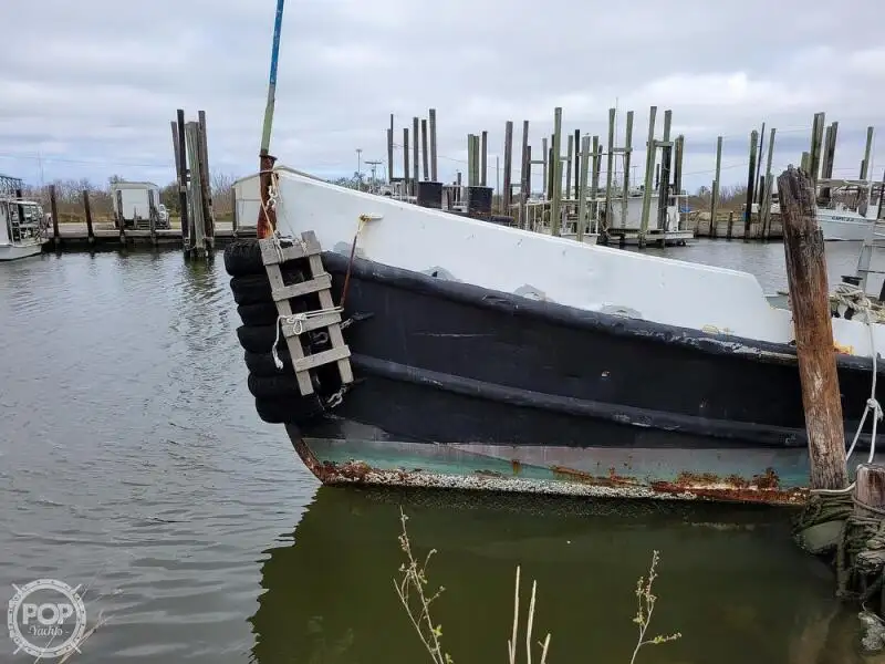 Navio de abastecimento à venda