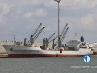 Navio frigorífico à venda