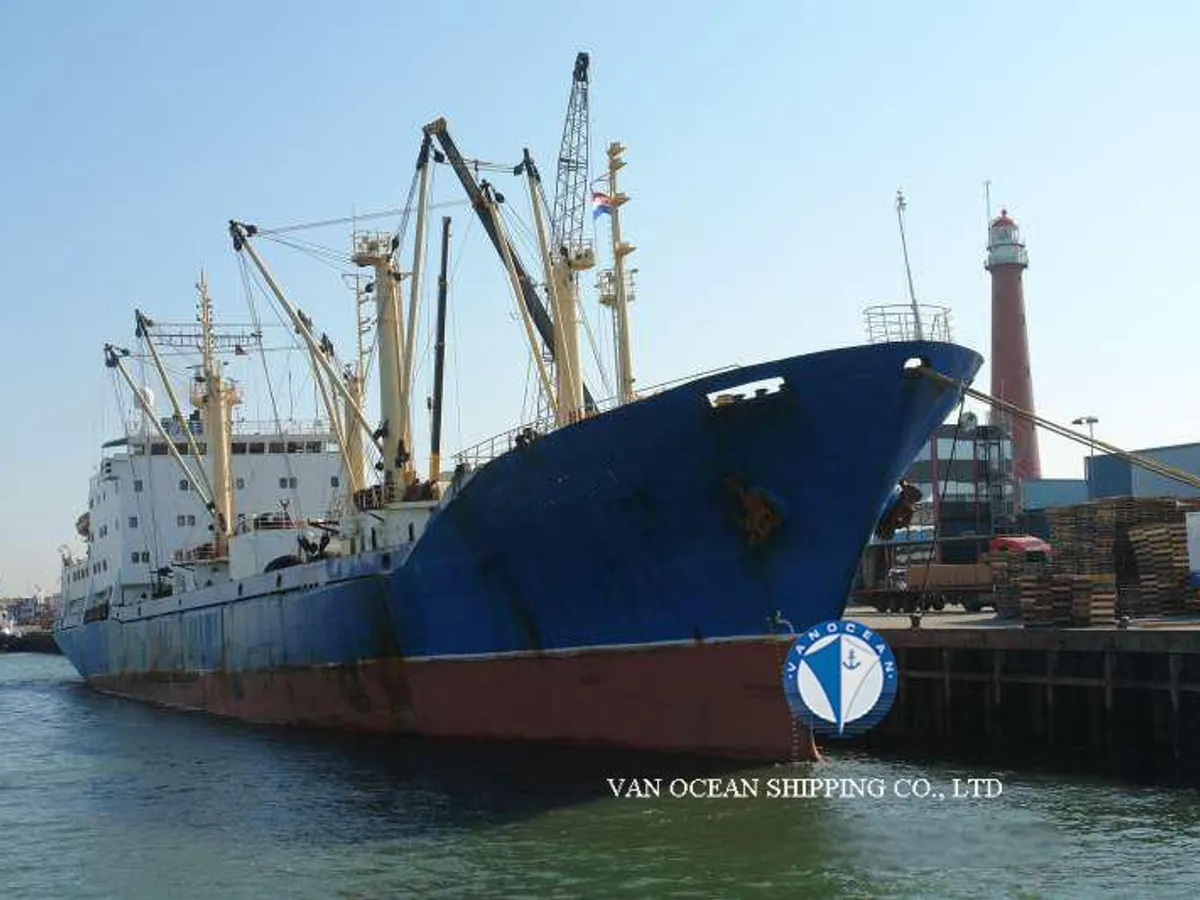 Navio frigorífico à venda