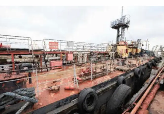 Navio-tanque de combustível à venda