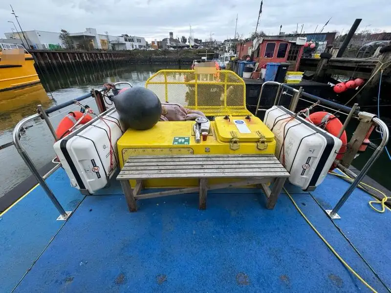 Barco de tripulação à venda