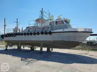 Barco de tripulação à venda