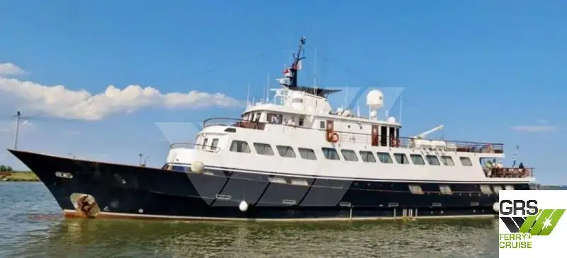 Navio de passageiros à venda