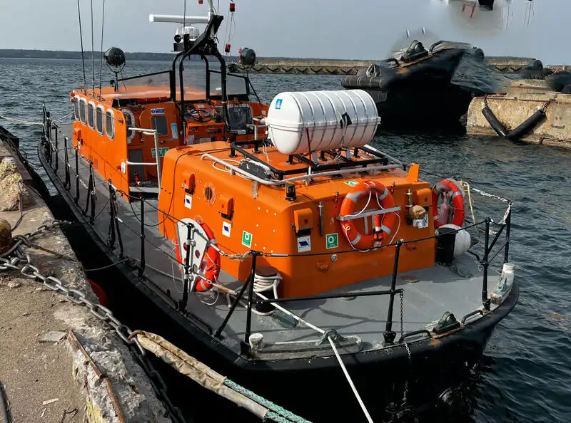 Barco de tripulação à venda