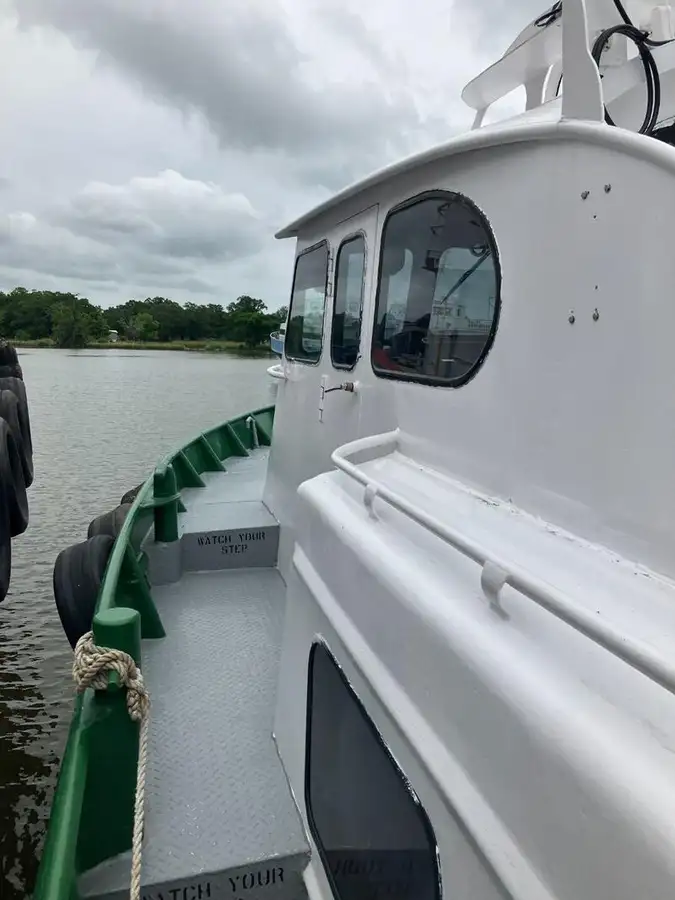 Barco de tripulação à venda